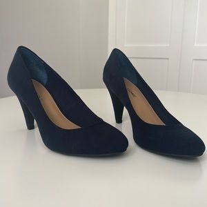 Navy blue heels